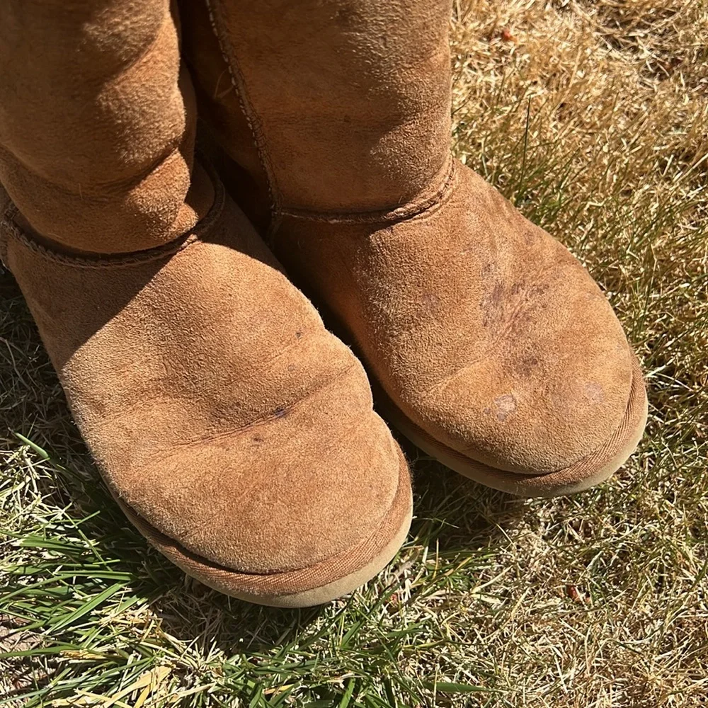 UGG Classic Tall II Boot in Chestnut Suede Sheepskin Women's Size 7